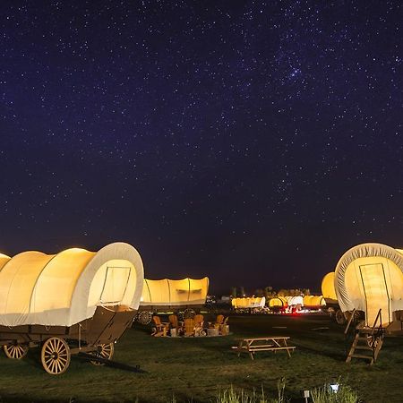 גרדן סיטי Conestoga Ranch Glamping Resort מראה חיצוני תמונה