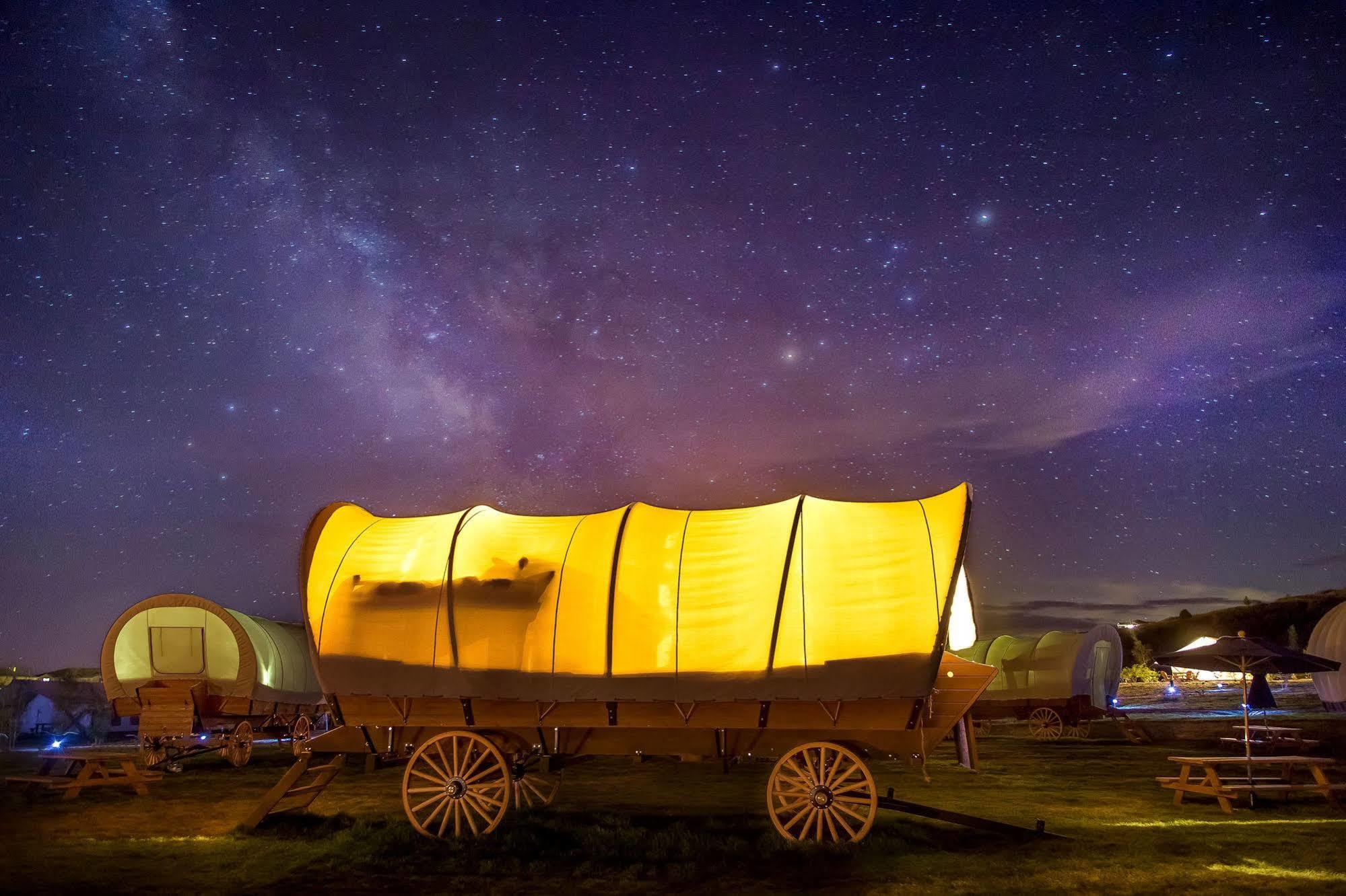 גרדן סיטי Conestoga Ranch Glamping Resort מראה חיצוני תמונה