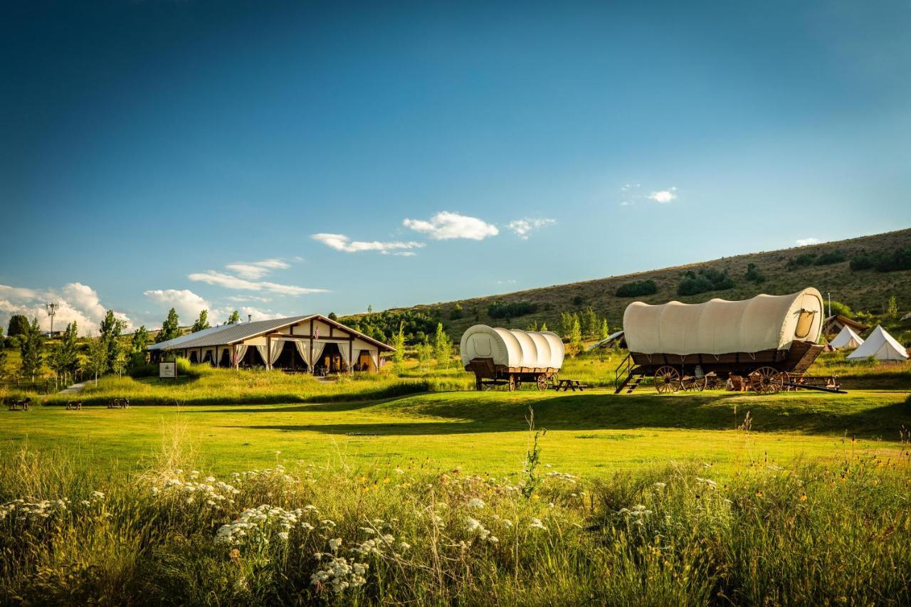 גרדן סיטי Conestoga Ranch Glamping Resort מראה חיצוני תמונה