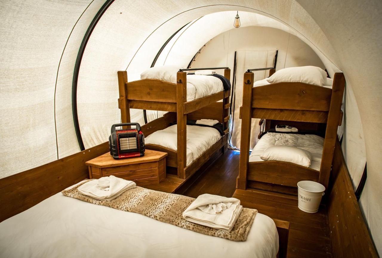 גרדן סיטי Conestoga Ranch Glamping Resort מראה חיצוני תמונה