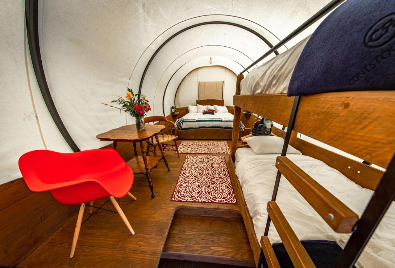 גרדן סיטי Conestoga Ranch Glamping Resort מראה חיצוני תמונה