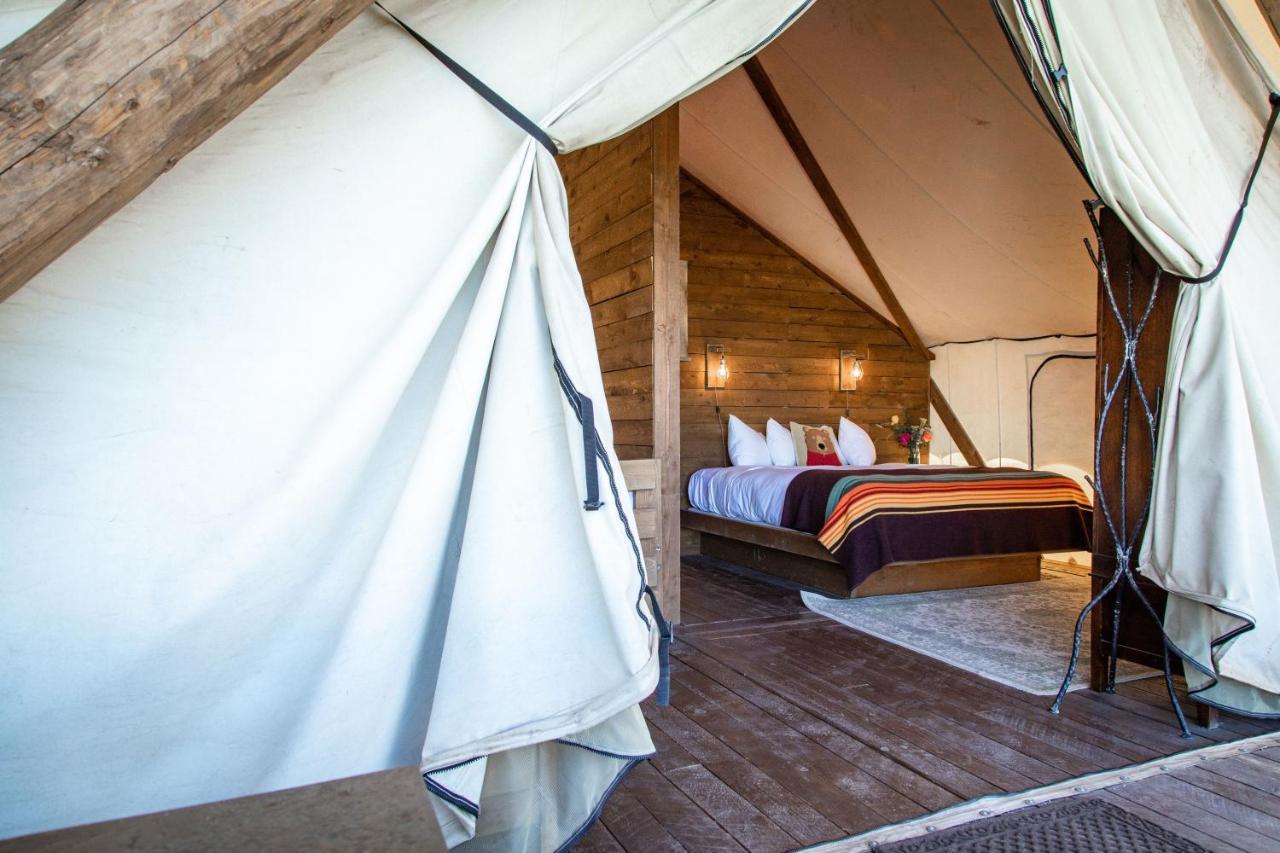 גרדן סיטי Conestoga Ranch Glamping Resort מראה חיצוני תמונה