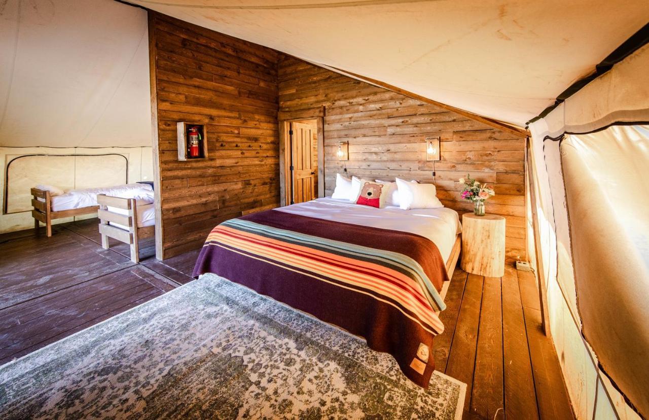 גרדן סיטי Conestoga Ranch Glamping Resort מראה חיצוני תמונה