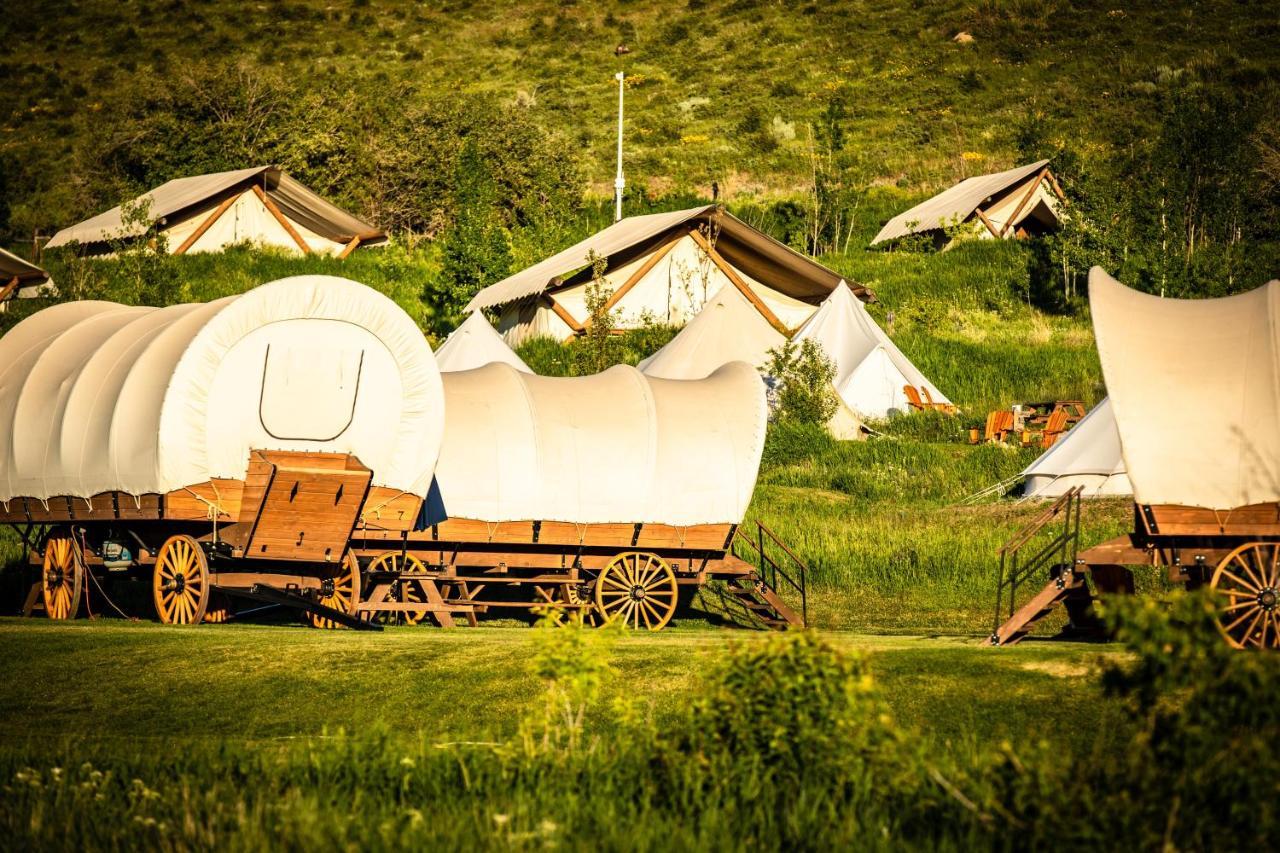 גרדן סיטי Conestoga Ranch Glamping Resort מראה חיצוני תמונה