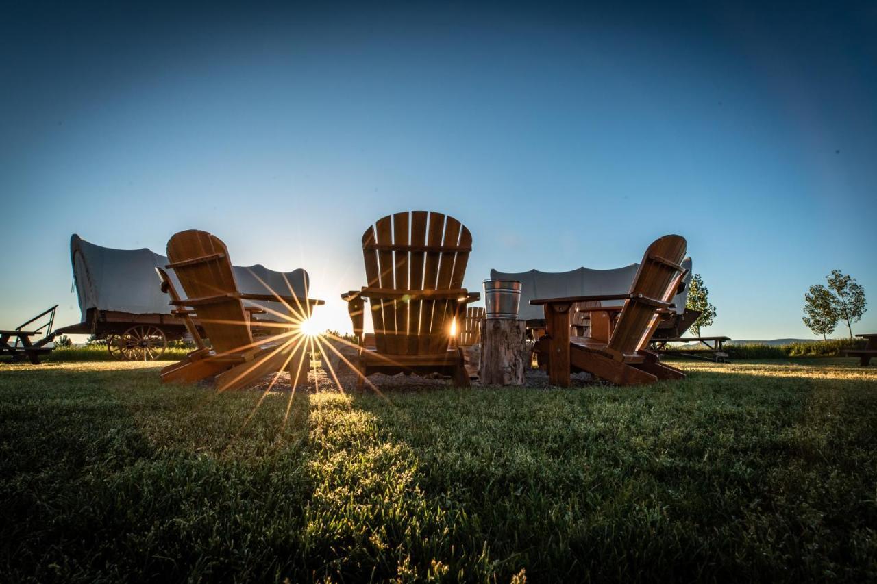 גרדן סיטי Conestoga Ranch Glamping Resort מראה חיצוני תמונה
