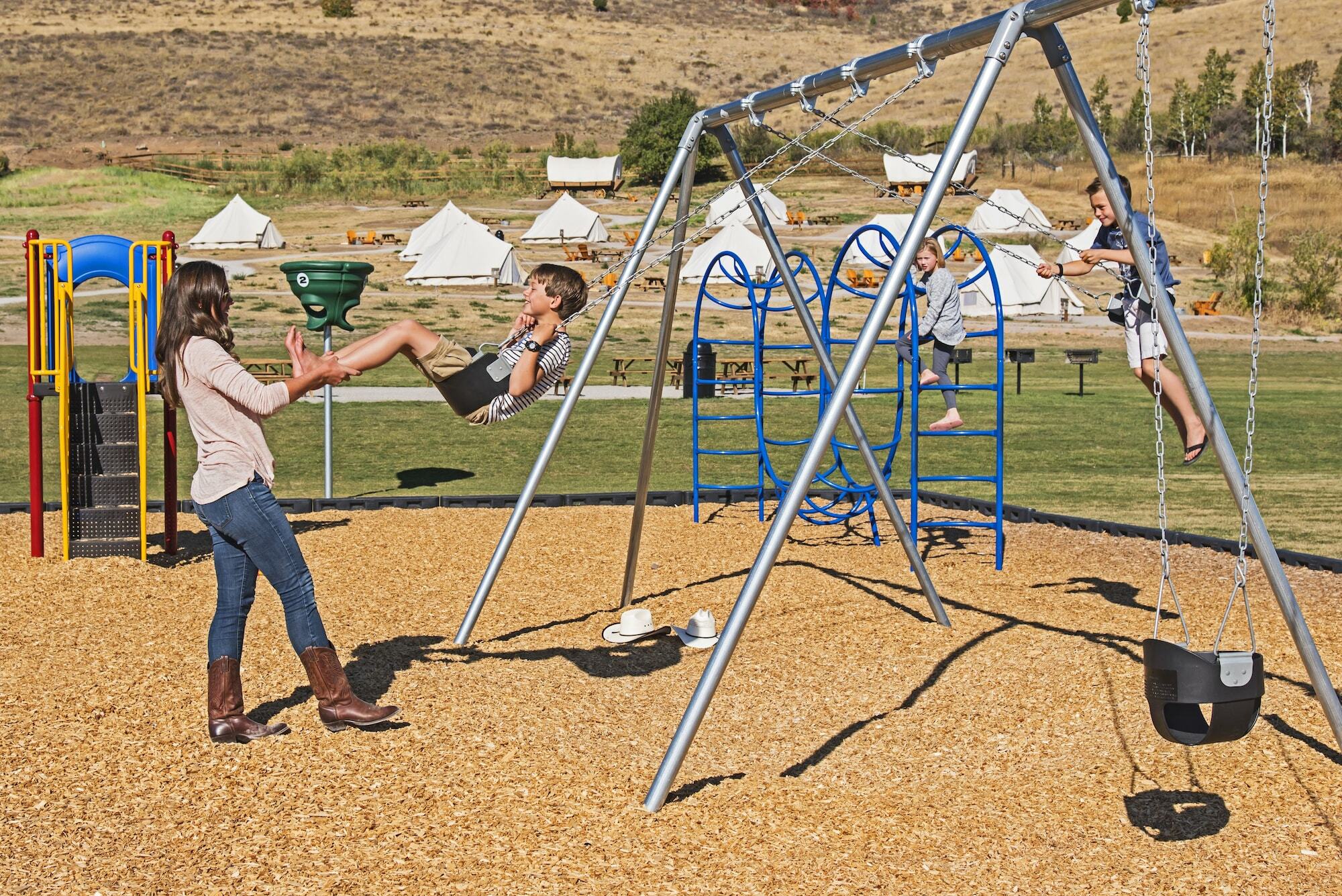 גרדן סיטי Conestoga Ranch Glamping Resort מראה חיצוני תמונה